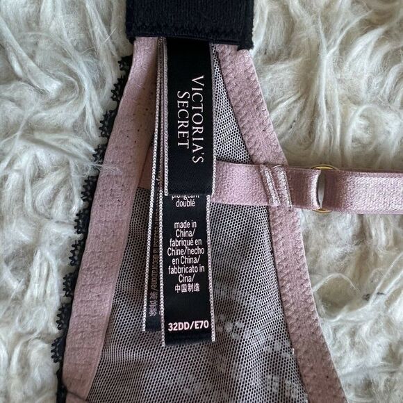 Victoria's Secret Lace Lightly Lined Plunge Black & pink Bra LUXE LINGERIE 32DD - Picture 8 of 9